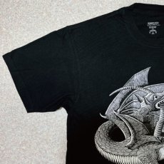 画像2: 「KIRKLAND(カークランド)」MC ESCHER エッシャー 騙し絵 ドラゴン プリント Tシャツ (2)