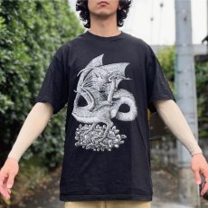 画像16: 「KIRKLAND(カークランド)」MC ESCHER エッシャー 騙し絵 ドラゴン プリント Tシャツ (16)