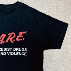 画像4: 「D.A.R.E.(デア)」薬物乱用予防 薬物と暴力に抵抗する プリント Tシャツ (4)