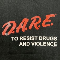 画像6: 「D.A.R.E.(デア)」薬物乱用予防 薬物と暴力に抵抗する プリント Tシャツ (6)