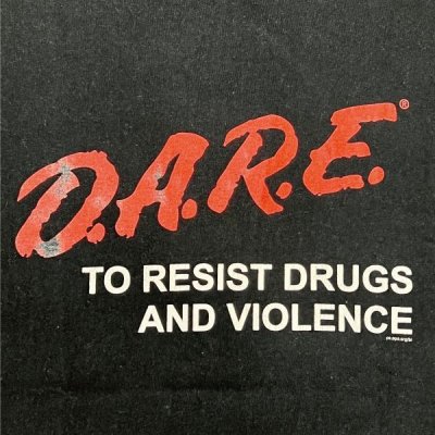 画像1: 「D.A.R.E.(デア)」薬物乱用予防 薬物と暴力に抵抗する プリント Tシャツ