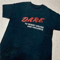 画像13: 「D.A.R.E.(デア)」薬物乱用予防 薬物と暴力に抵抗する プリント Tシャツ (13)