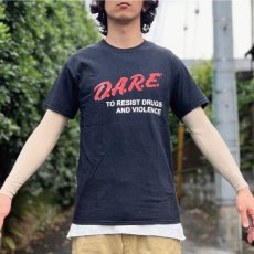 画像14: 「D.A.R.E.(デア)」薬物乱用予防 薬物と暴力に抵抗する プリント Tシャツ (14)