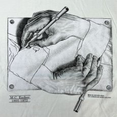 画像6: 「GILDAN(ギルダン)」MC ESCHER エッシャー 騙し絵 Drawing Hands 描く手 プリント Tシャツ (6)